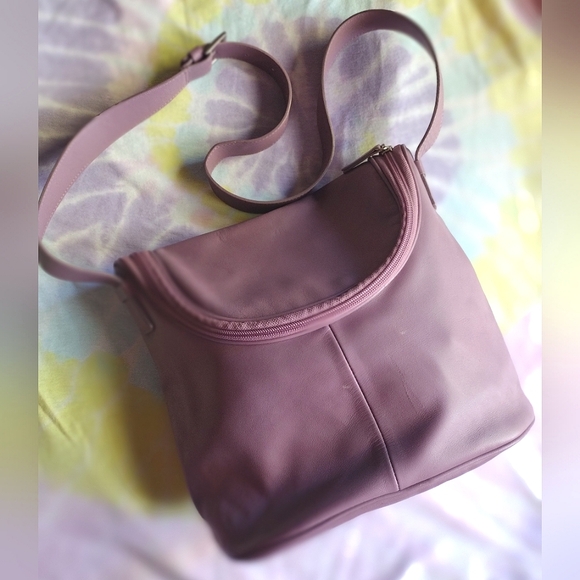 Maxx New York Handbags - Maxx New York Vintage 100% Lilac Leather Shoulder Crossbody Bag